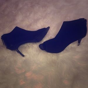 Comfiest Heels Ever! Mint Condition! 🖤